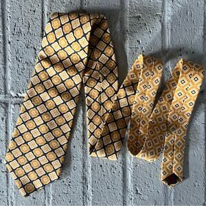 Vintage Tommy Hilfiger 90s silk tie Made in the USA printed in Italy